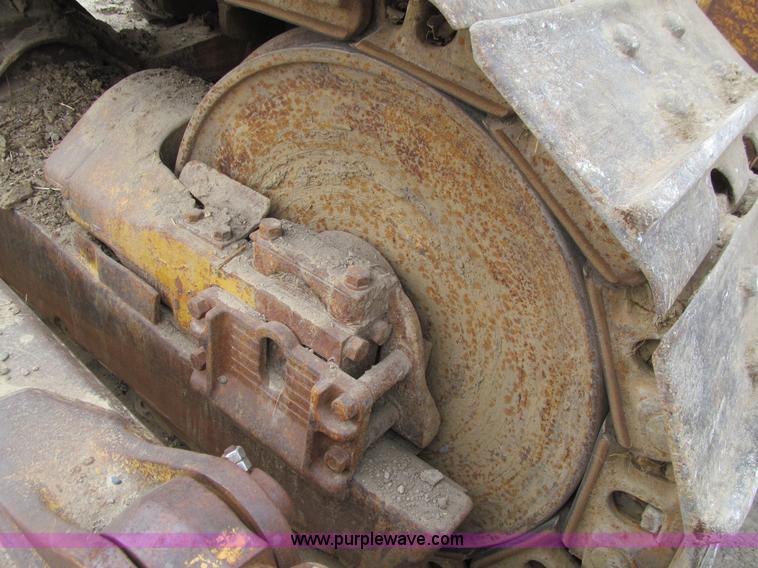 image for item E4703 1966 Caterpillar D8H dozer