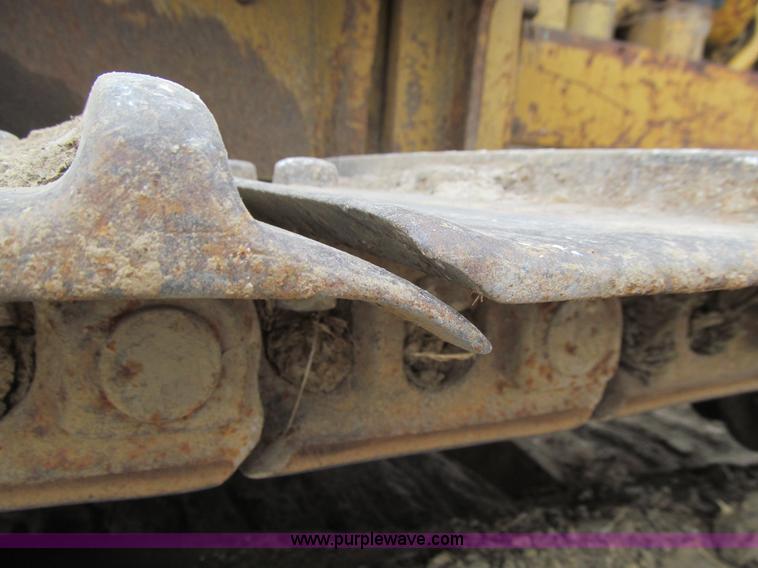 image for item E4703 1966 Caterpillar D8H dozer