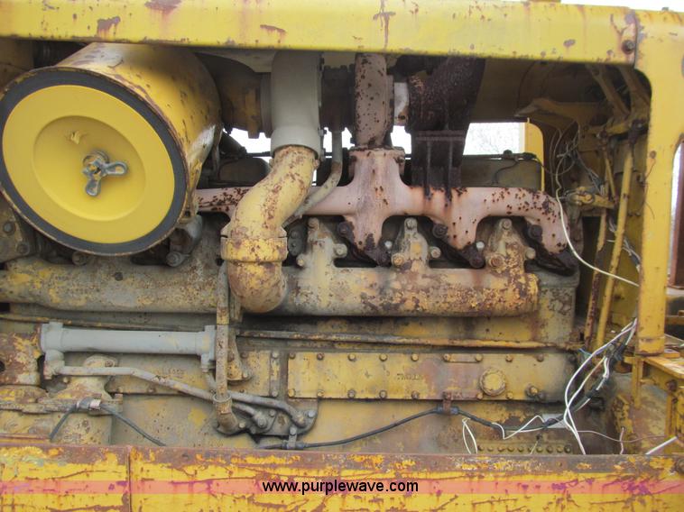 image for item E4703 1966 Caterpillar D8H dozer