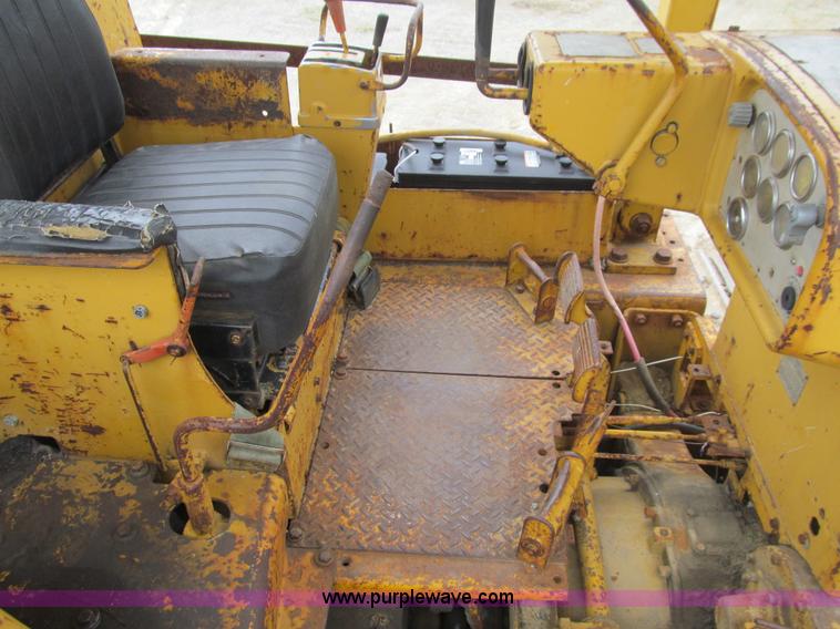 image for item E4703 1966 Caterpillar D8H dozer