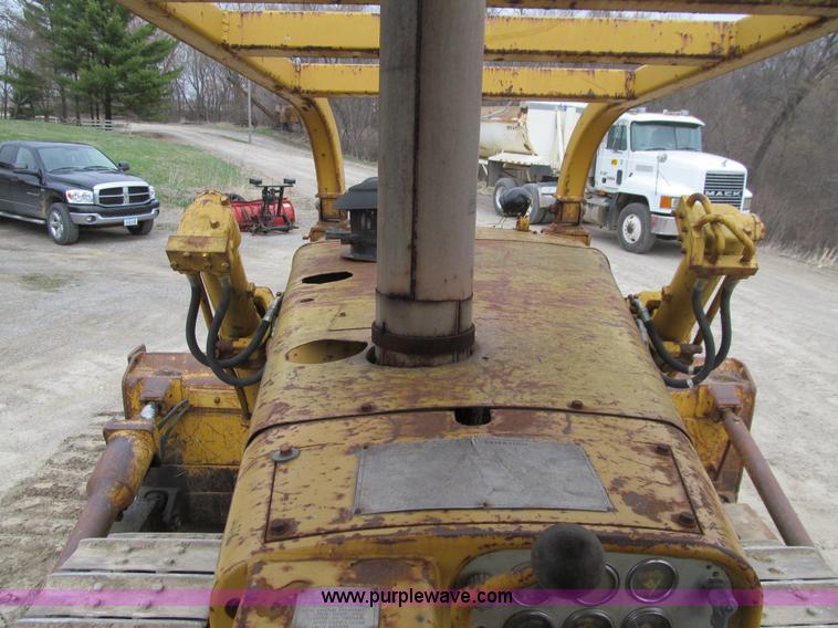 image for item E4703 1966 Caterpillar D8H dozer