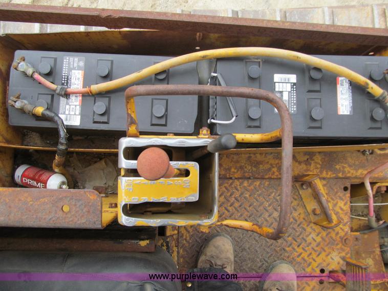 image for item E4703 1966 Caterpillar D8H dozer