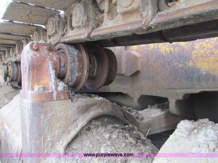 image for item E4703 1966 Caterpillar D8H dozer