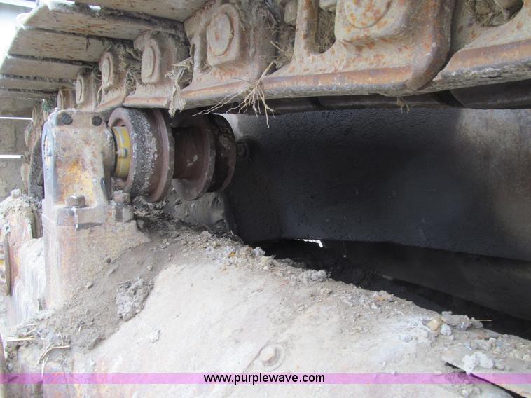 image for item E4703 1966 Caterpillar D8H dozer