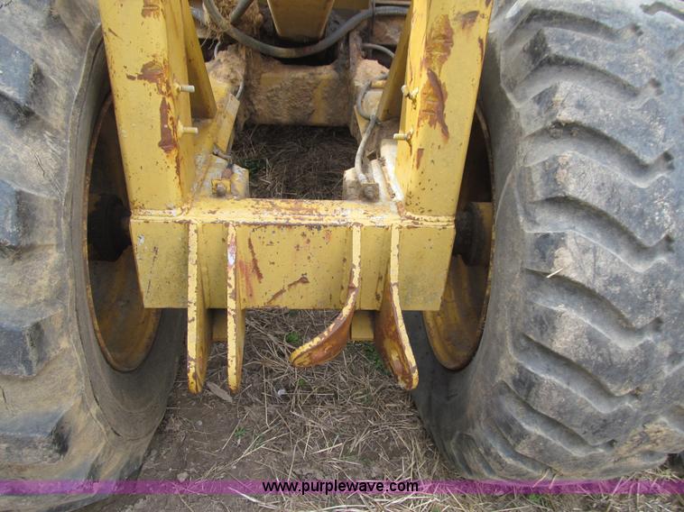 image for item E4705 Icon 15B hydraulic pull scraper