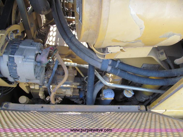 image for item E4707 1999 Caterpillar D5M LGP dozer