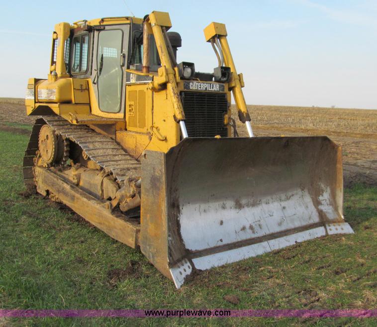 image for item E4709 1998 Caterpillar D6R XL dozer