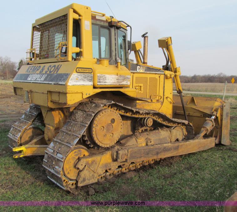 image for item E4709 1998 Caterpillar D6R XL dozer
