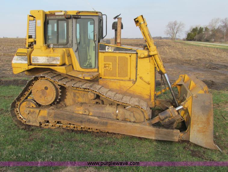 image for item E4709 1998 Caterpillar D6R XL dozer