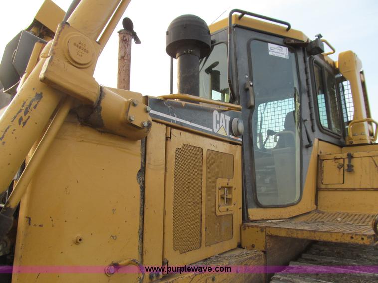 image for item E4709 1998 Caterpillar D6R XL dozer