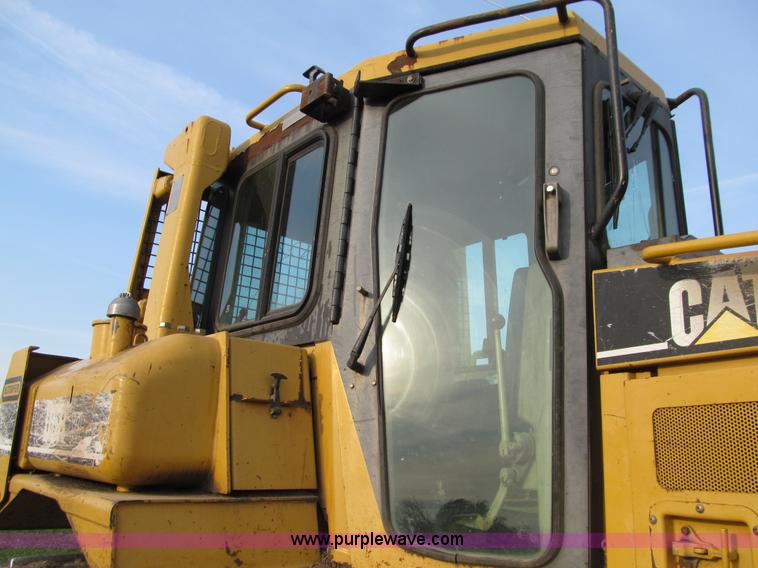 image for item E4709 1998 Caterpillar D6R XL dozer