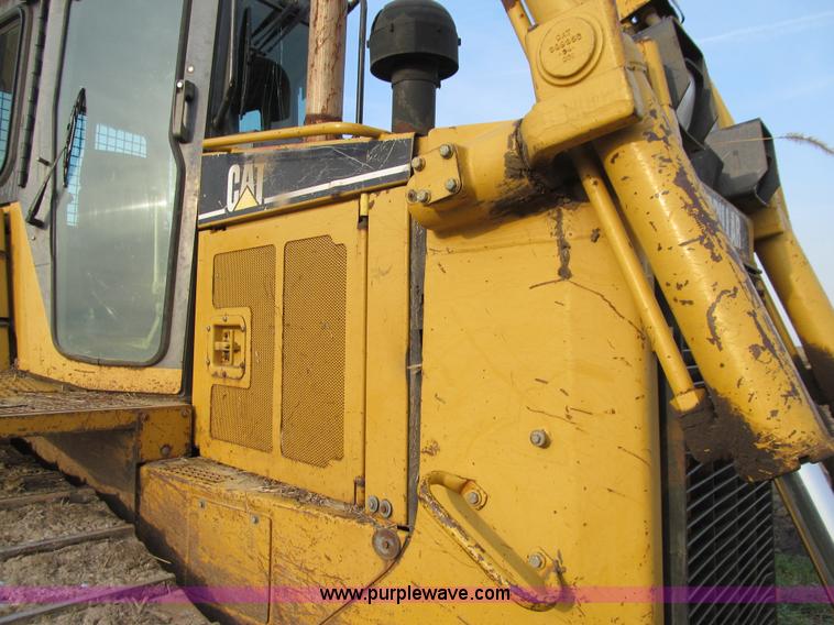 image for item E4709 1998 Caterpillar D6R XL dozer