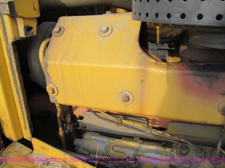 image for item E4709 1998 Caterpillar D6R XL dozer