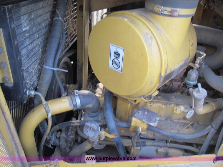 image for item E4709 1998 Caterpillar D6R XL dozer