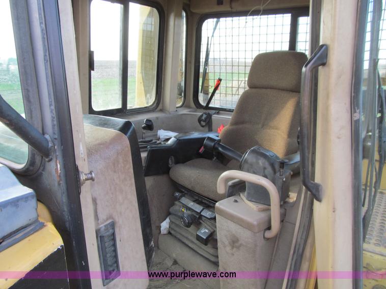 image for item E4709 1998 Caterpillar D6R XL dozer