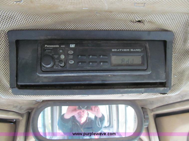 image for item E4709 1998 Caterpillar D6R XL dozer