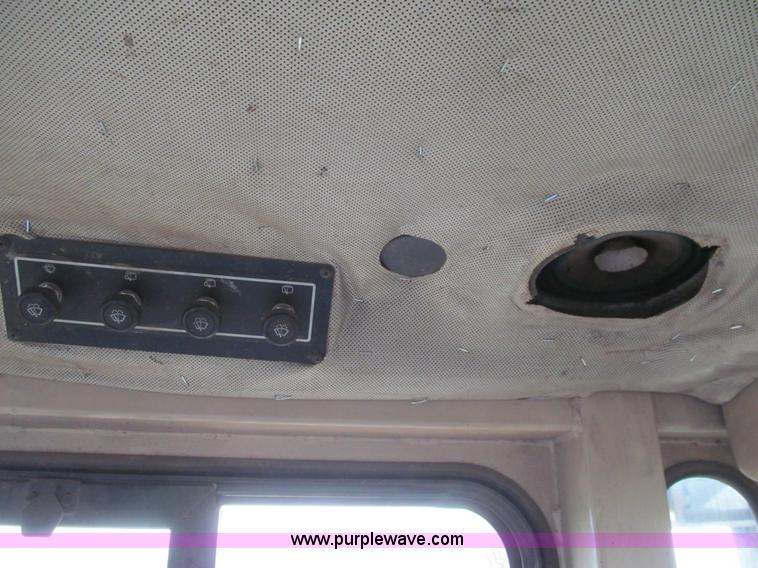 image for item E4709 1998 Caterpillar D6R XL dozer