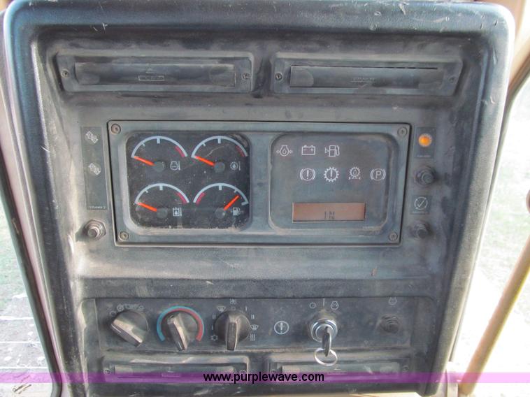 image for item E4709 1998 Caterpillar D6R XL dozer
