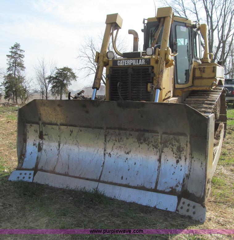 image for item E4710 1998 Caterpillar D6R XL dozer