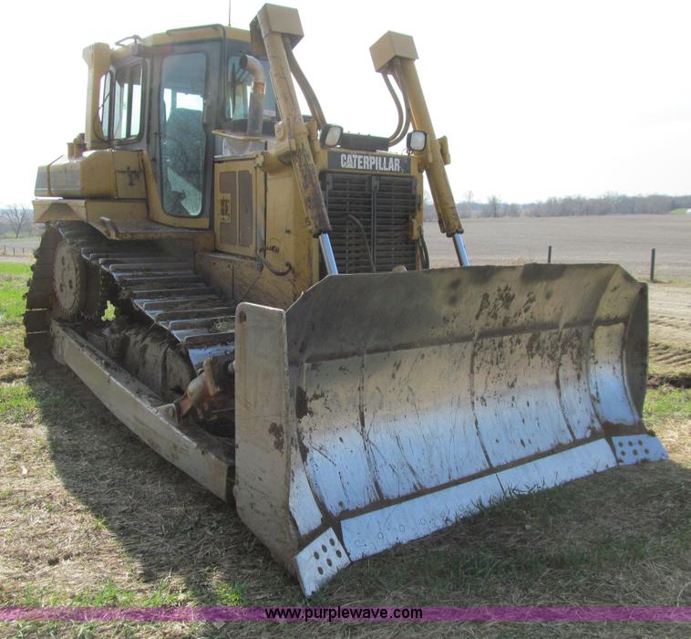 image for item E4710 1998 Caterpillar D6R XL dozer