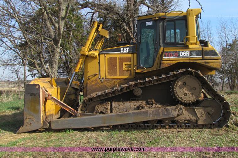 image for item E4710 1998 Caterpillar D6R XL dozer
