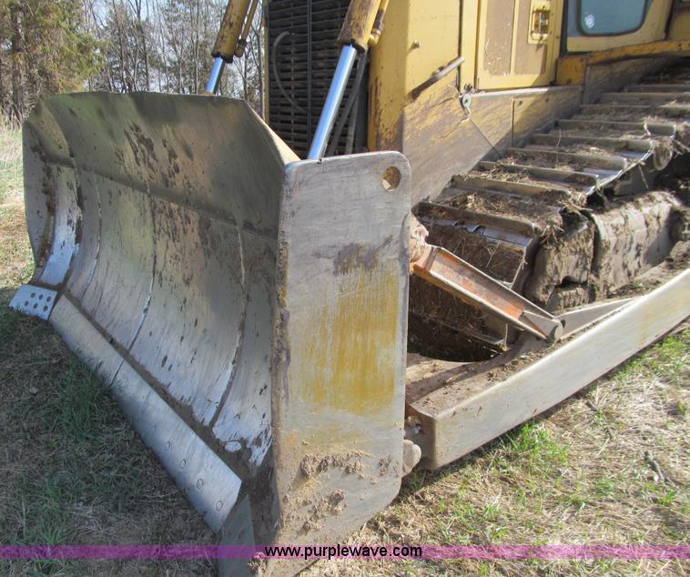 image for item E4710 1998 Caterpillar D6R XL dozer