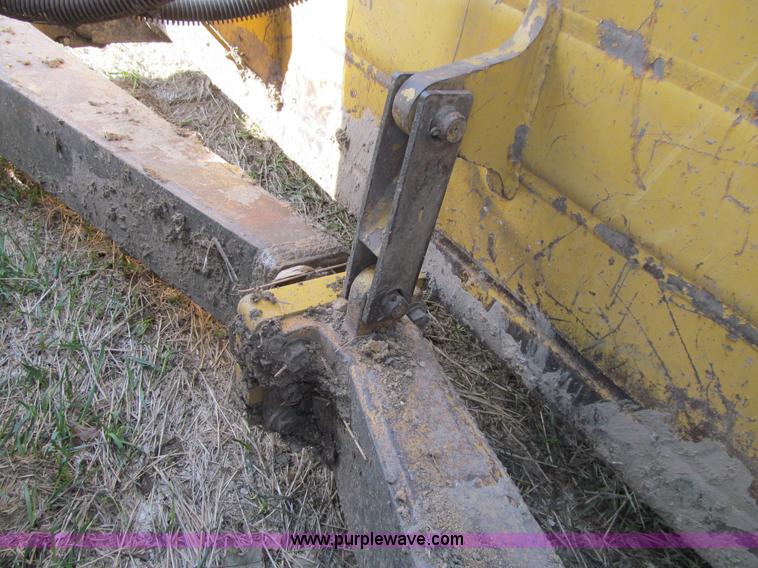 image for item E4710 1998 Caterpillar D6R XL dozer