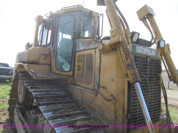image for item E4710 1998 Caterpillar D6R XL dozer