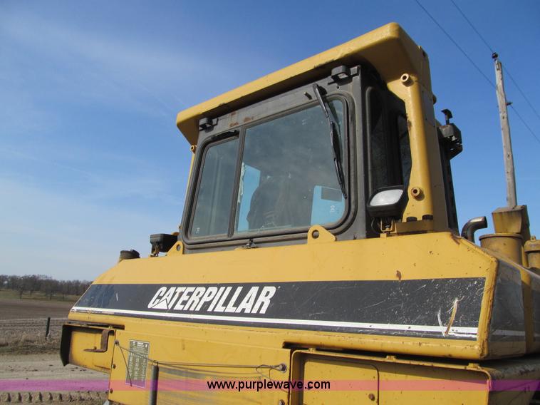 image for item E4710 1998 Caterpillar D6R XL dozer