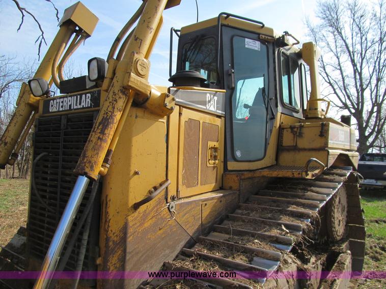 image for item E4710 1998 Caterpillar D6R XL dozer