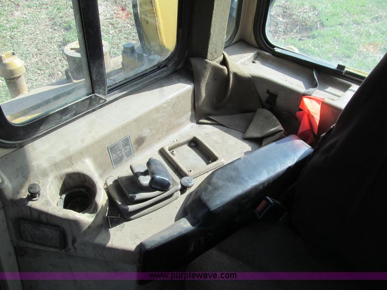image for item E4710 1998 Caterpillar D6R XL dozer