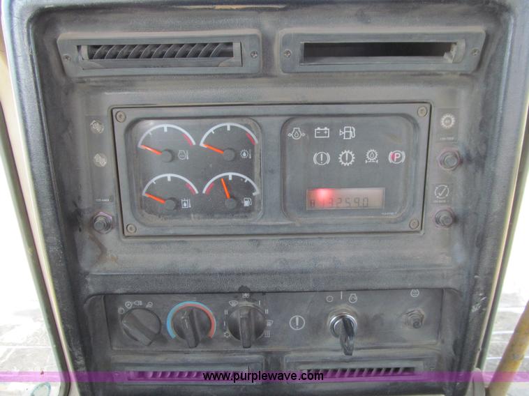 image for item E4710 1998 Caterpillar D6R XL dozer