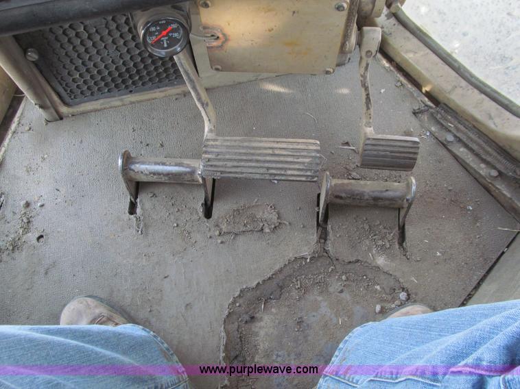 image for item E4710 1998 Caterpillar D6R XL dozer