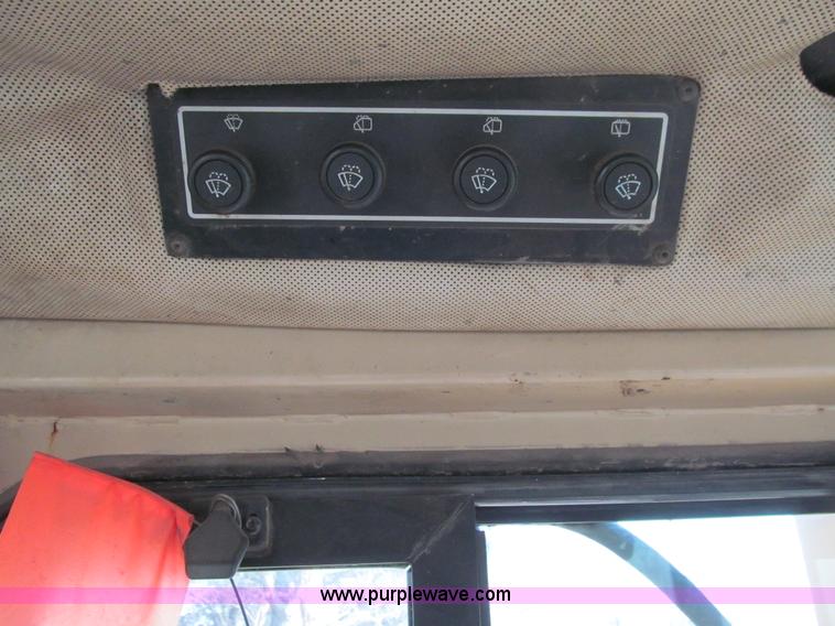 image for item E4710 1998 Caterpillar D6R XL dozer