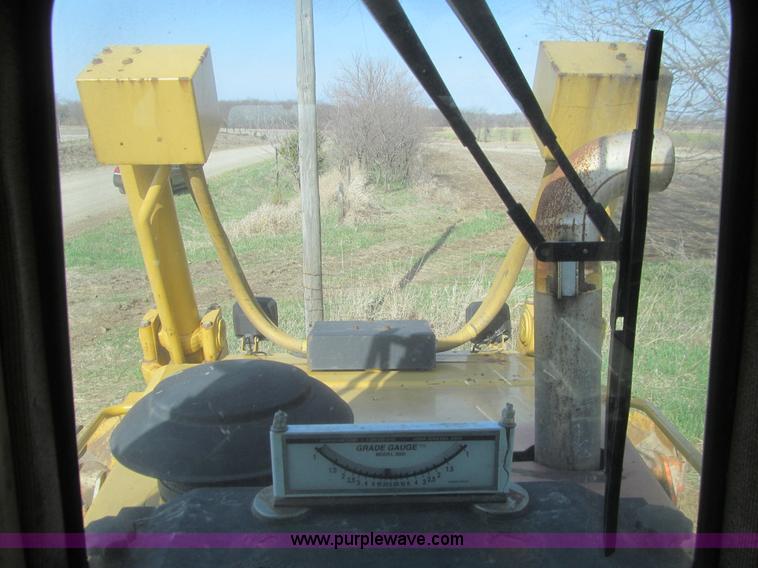 image for item E4710 1998 Caterpillar D6R XL dozer