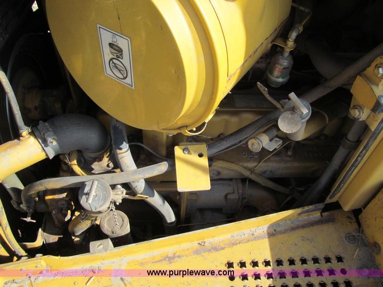 image for item E4710 1998 Caterpillar D6R XL dozer