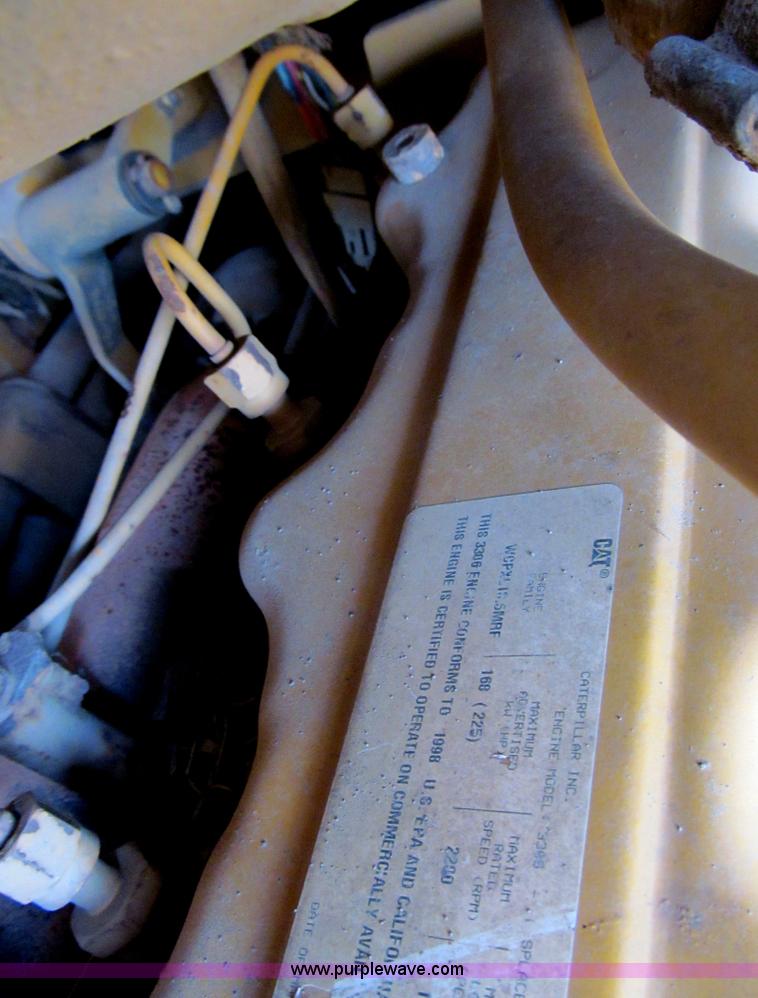 image for item E4710 1998 Caterpillar D6R XL dozer