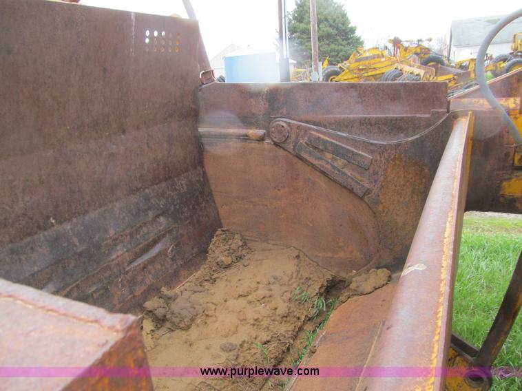 image for item E4714 1970 Caterpillar 627 scraper