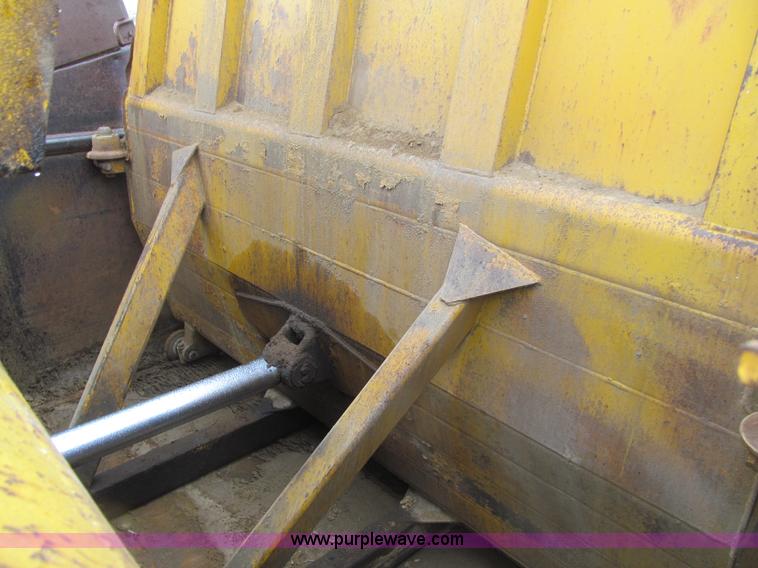 image for item E4714 1970 Caterpillar 627 scraper