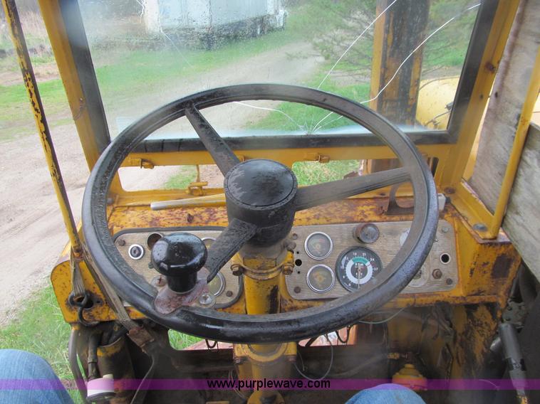 image for item E4714 1970 Caterpillar 627 scraper