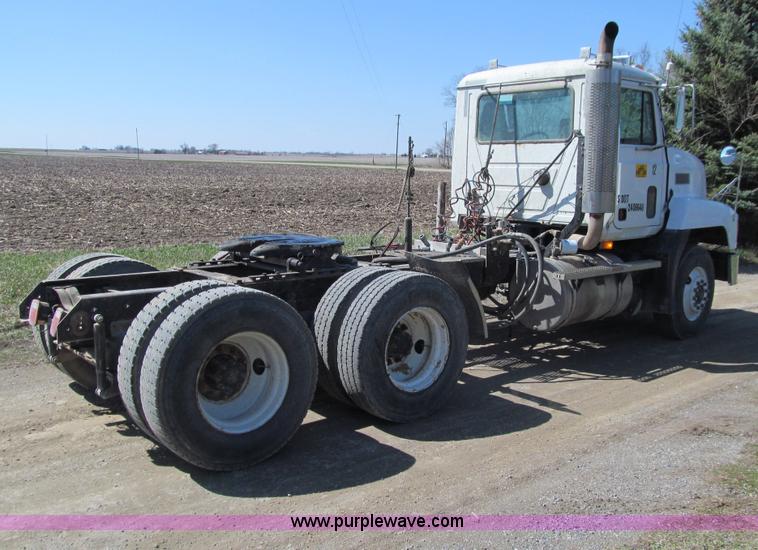 image for item E4715 1996 Mack CH613 semi truck