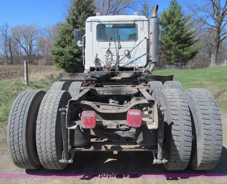 image for item E4715 1996 Mack CH613 semi truck