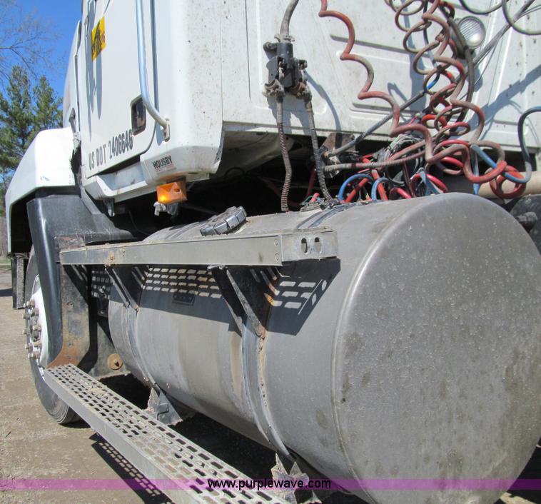 image for item E4715 1996 Mack CH613 semi truck