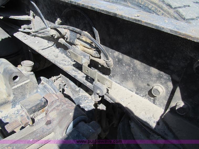 image for item E4715 1996 Mack CH613 semi truck