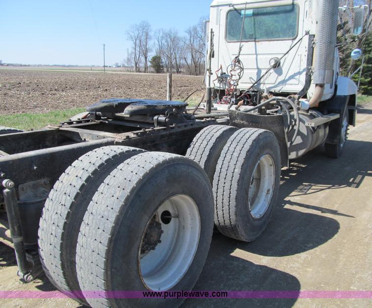 image for item E4715 1996 Mack CH613 semi truck