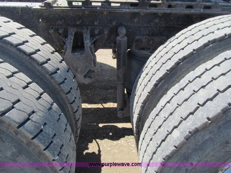 image for item E4715 1996 Mack CH613 semi truck