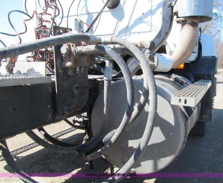 image for item E4715 1996 Mack CH613 semi truck