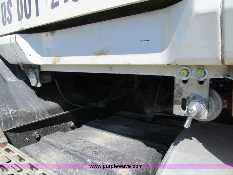 image for item E4715 1996 Mack CH613 semi truck