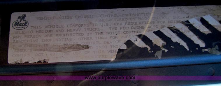 image for item E4715 1996 Mack CH613 semi truck