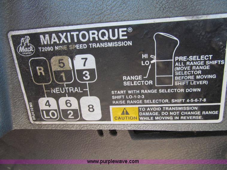 image for item E4715 1996 Mack CH613 semi truck